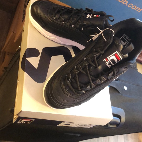 Women Fila tennis Shoes - Picture 2 of 2